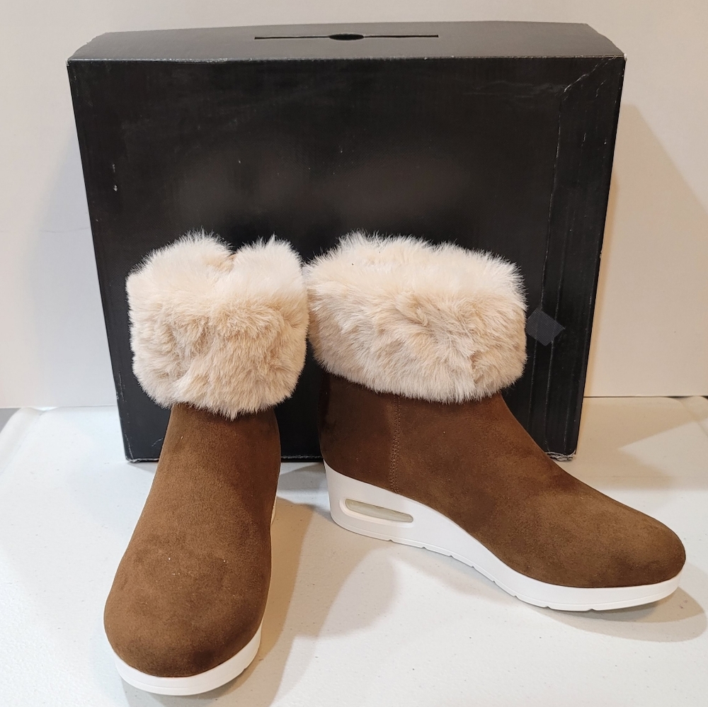 Women’s Wedge Angle Booties, Brown – Size 6 M
